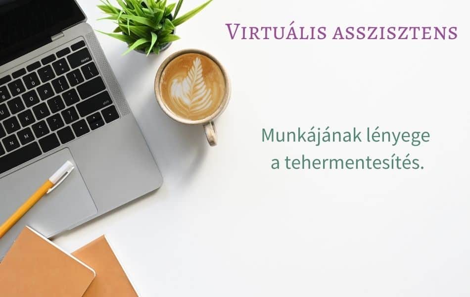 virtuális asszisztens munka szerepéről szóló szöveg és laptop kávéval